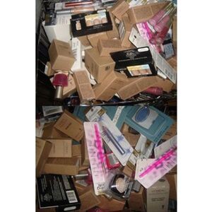 L’Oreal Brand New Wholesale Overstock Cosmetics 250pcs
